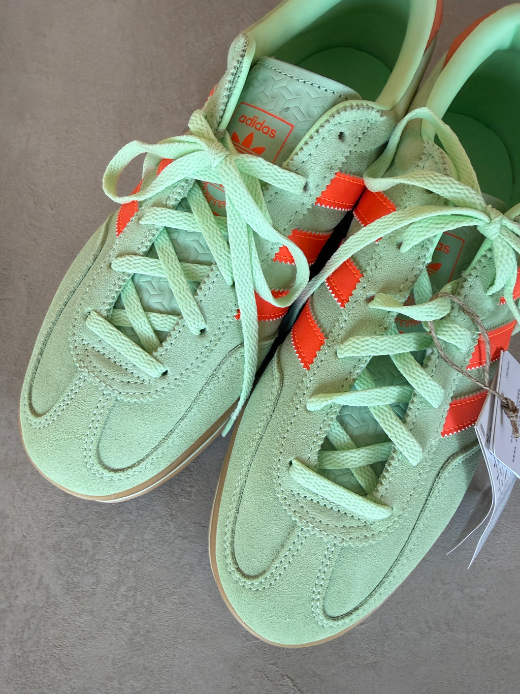 adidas Originals – Gazelle Stack – Sneaker | grün/neonorange |Gr. 39 1/2