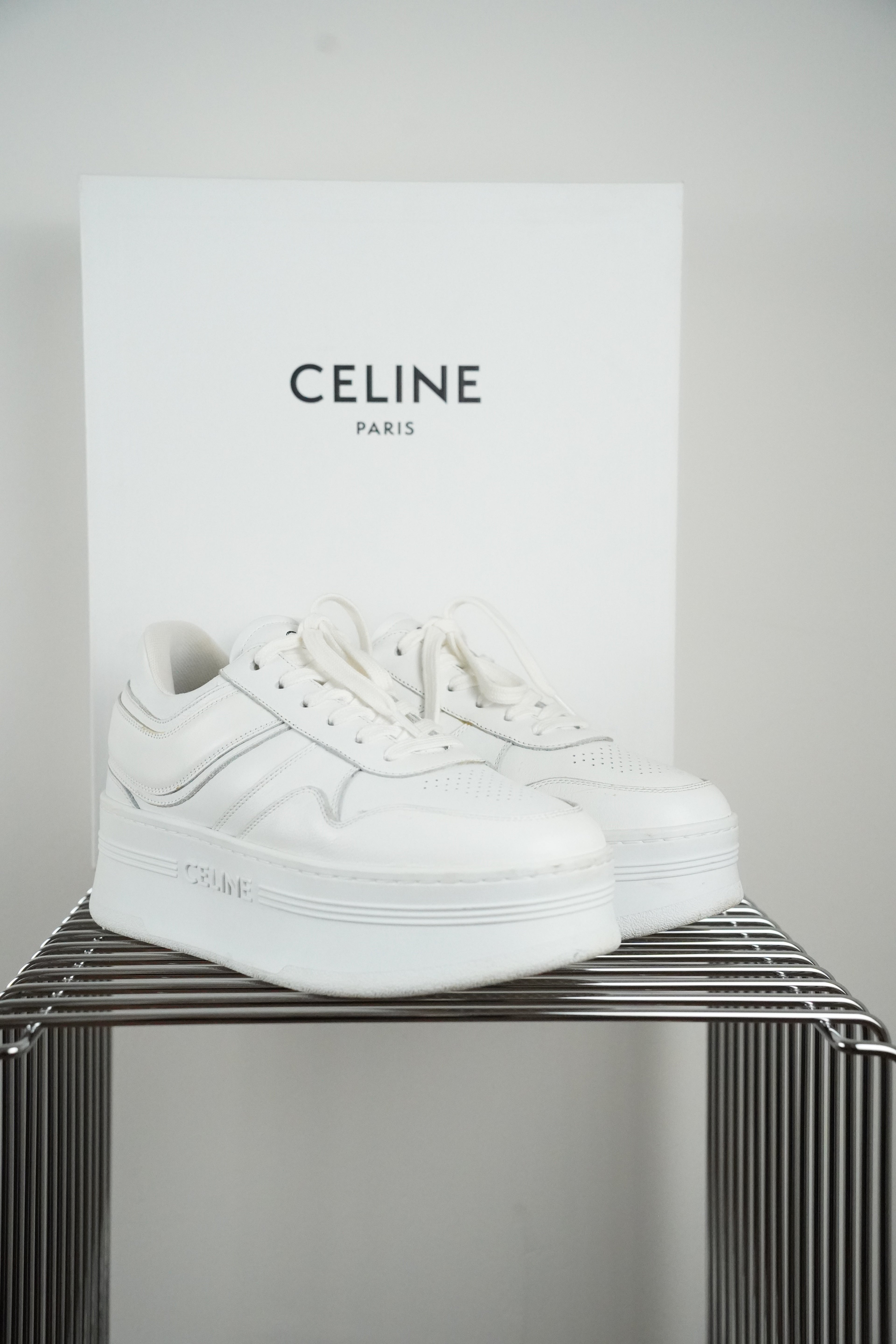 CELINE BLOCK SNEAKER MIT KEIL-AUSSENSOHLE AUS KALBSLEDER| weiß | Gr. 38