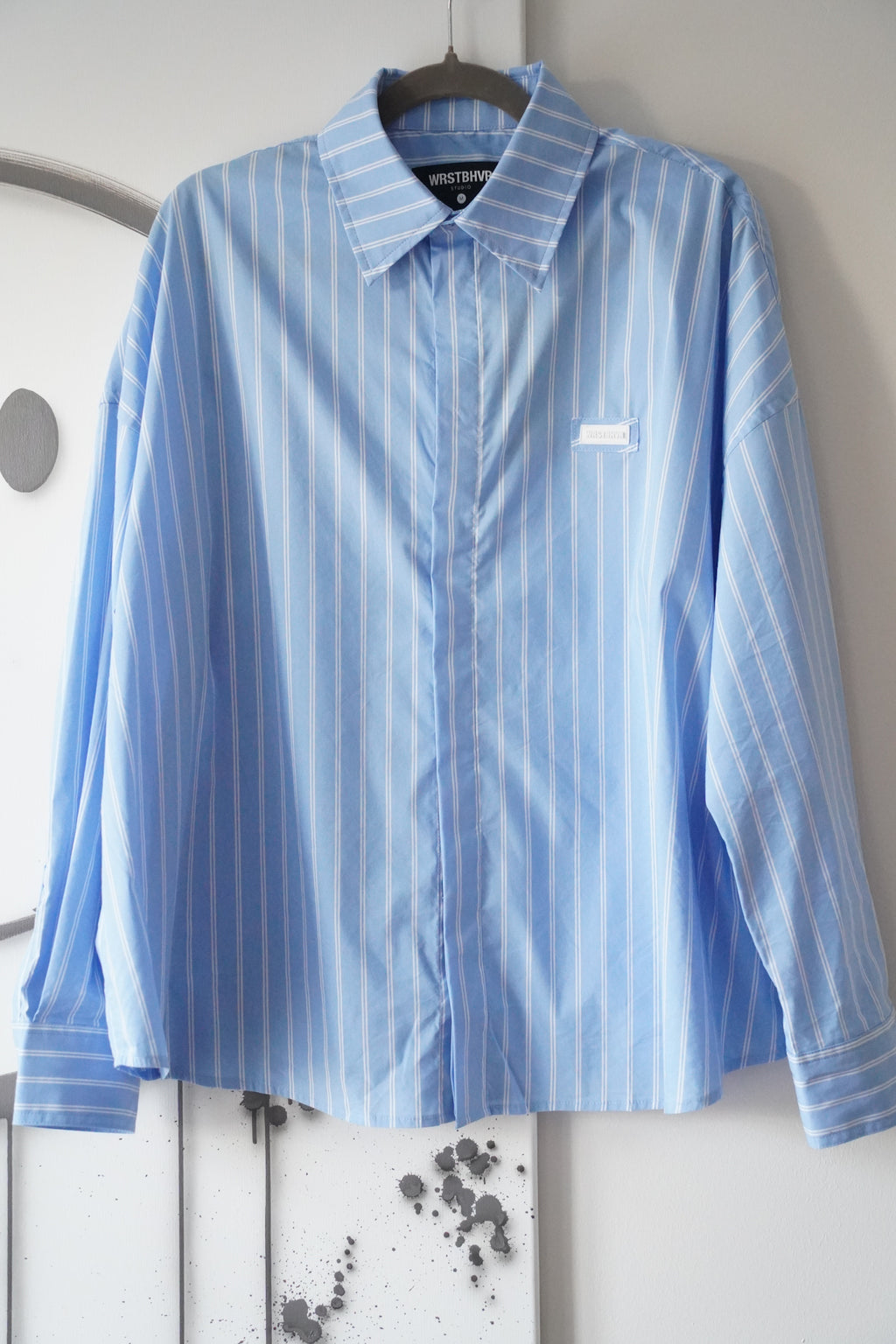 WRSTBHVR PRUE SHIRT | weiß-blau gestreift | Gr. M
