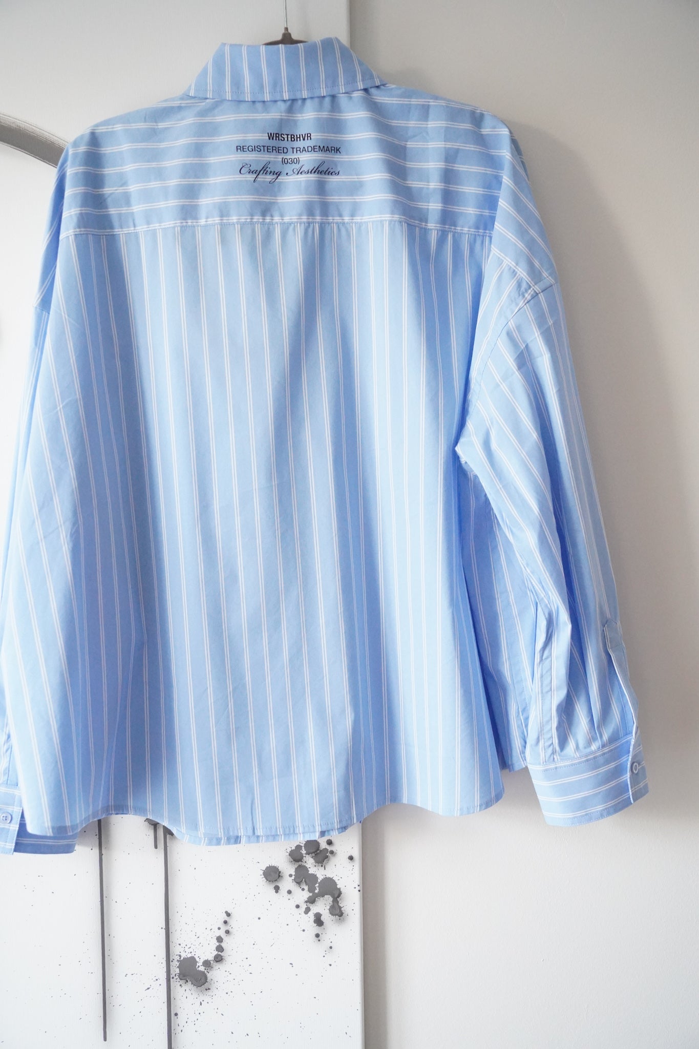 WRSTBHVR PRUE SHIRT | weiß-blau gestreift | Gr. M
