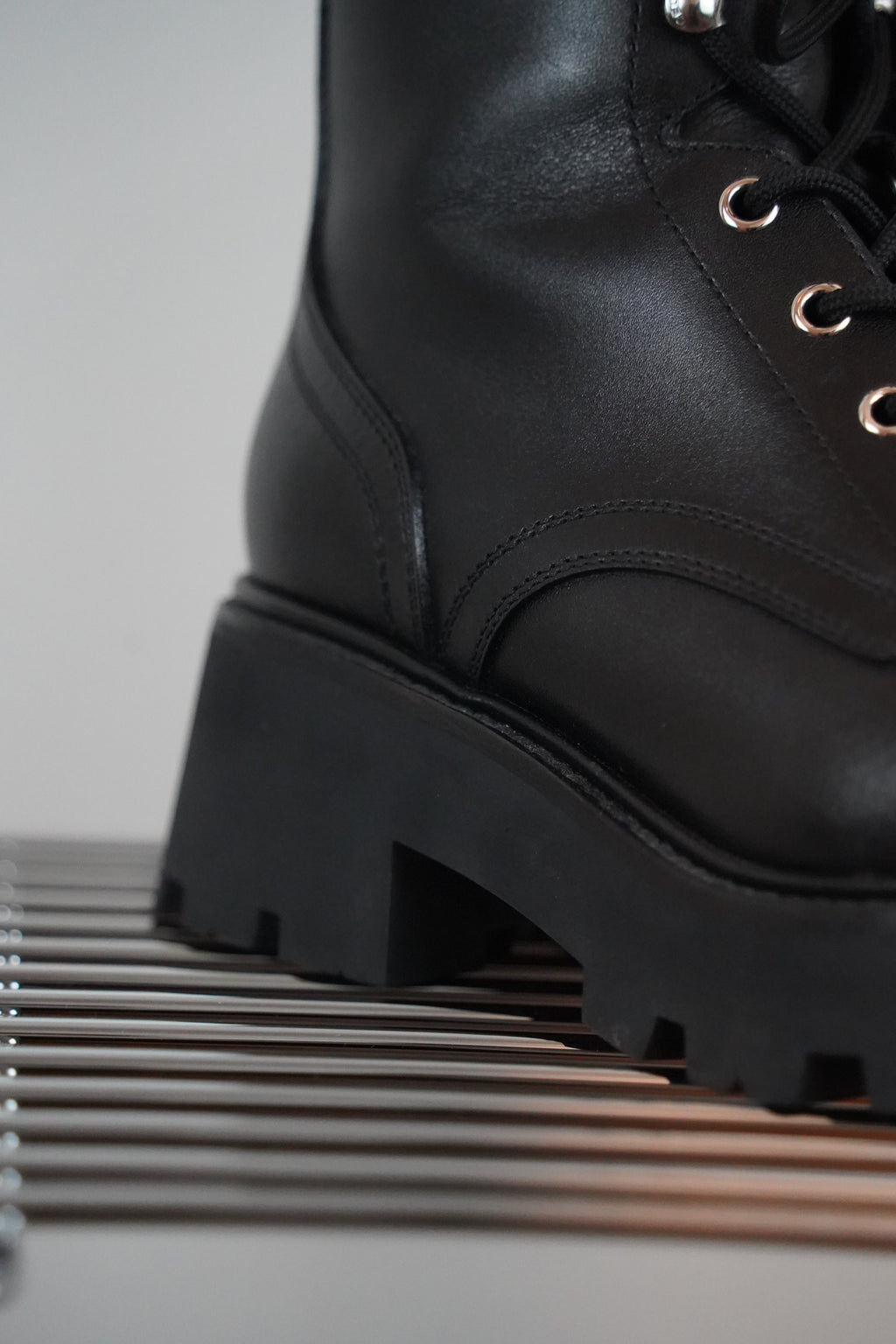 CELINE Bulky Laced-Up Boots | Gr. 38,5