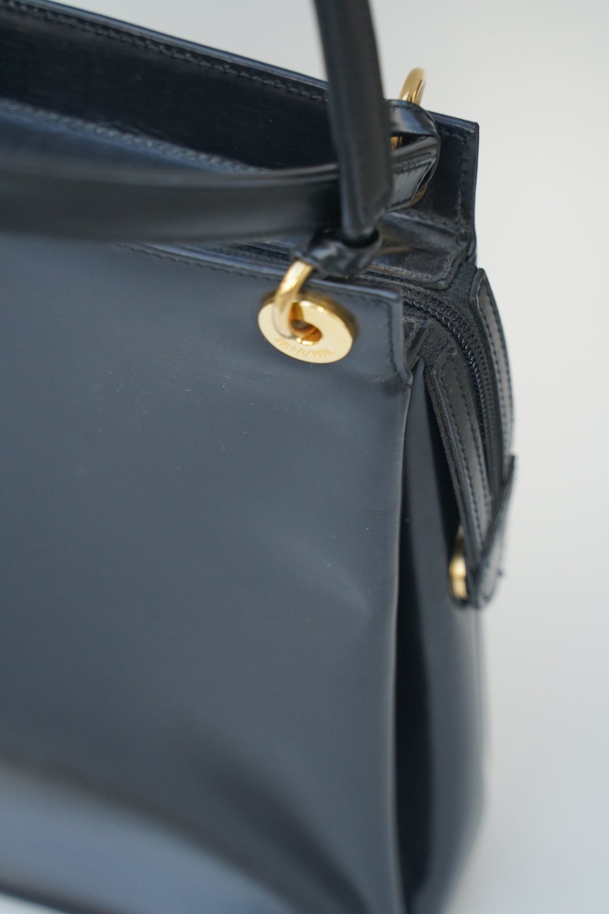 Goldpfeil- Vintage Handtasche Schwarz