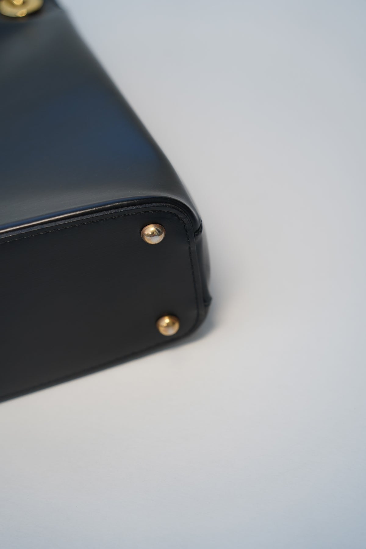 Goldpfeil- Vintage Handtasche Schwarz