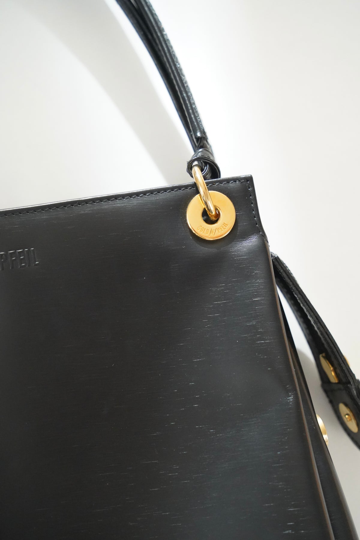 Goldpfeil- Vintage Handtasche Schwarz