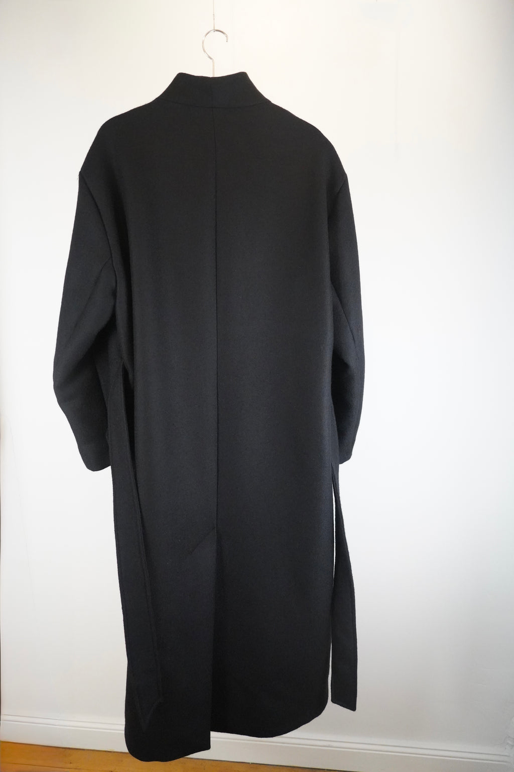 CLUB L'AVENIR Mantel Oversized