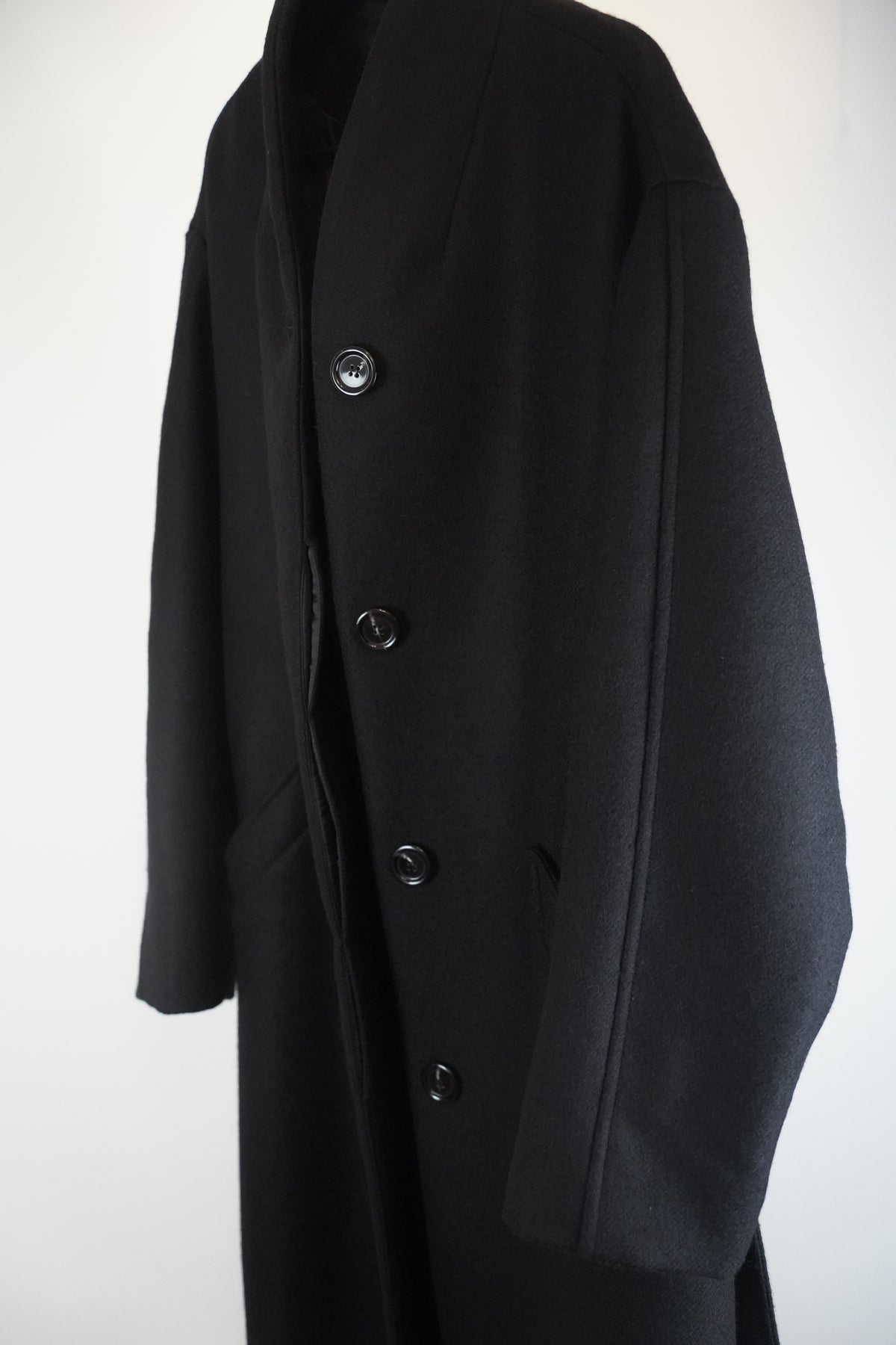 CLUB L'AVENIR Mantel Oversized