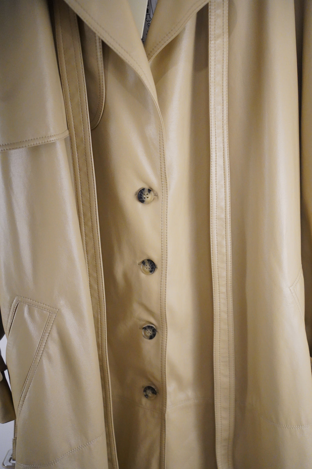 Matériel Tbilisi langer Kunstleder-Trenchcoat