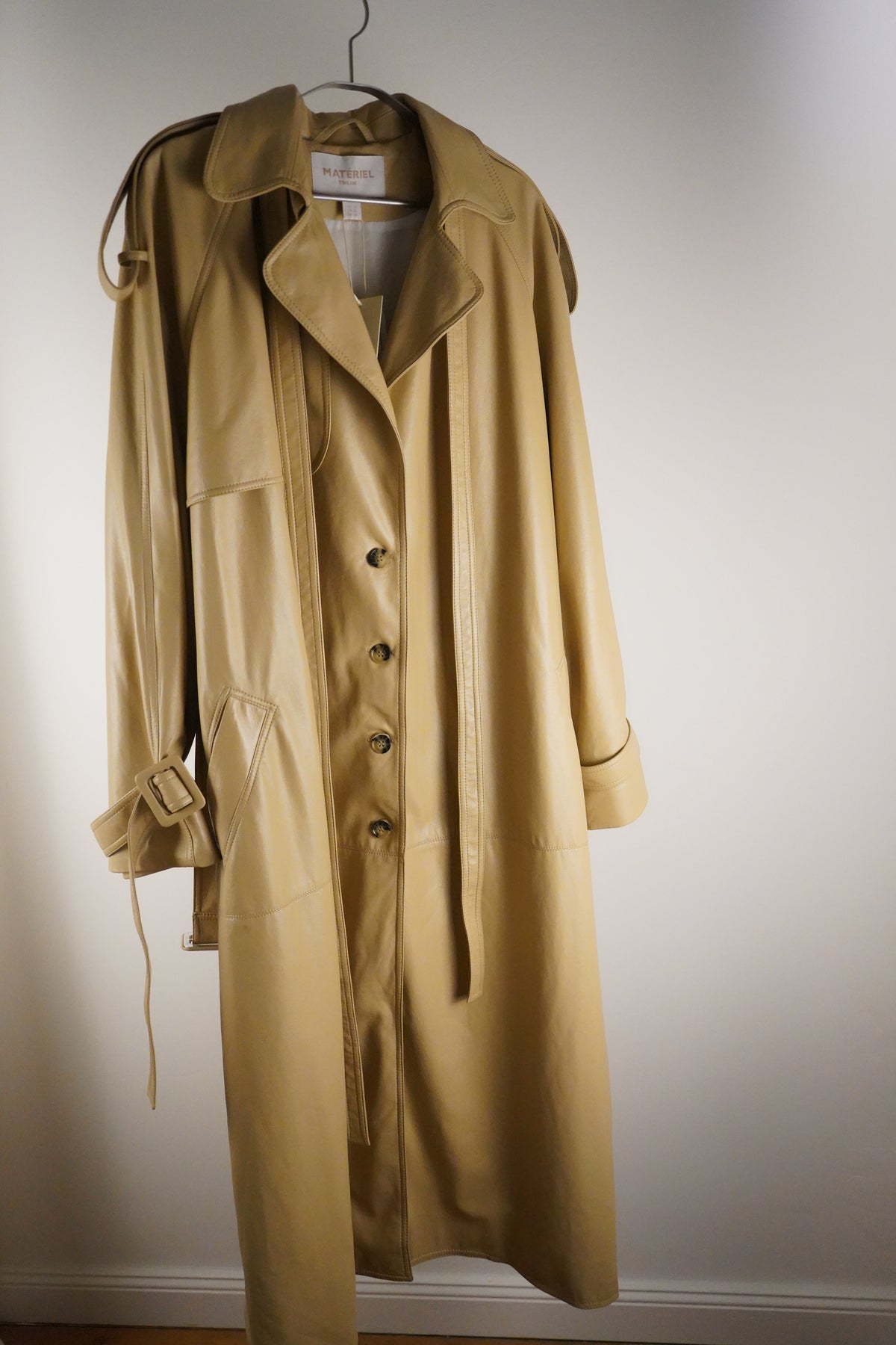 Matériel Tbilisi langer Kunstleder-Trenchcoat