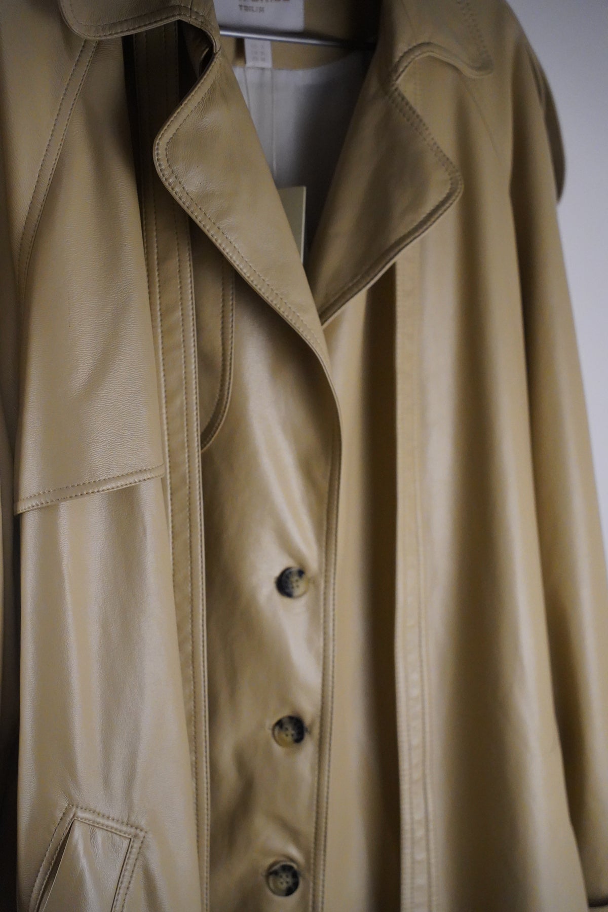 Matériel Tbilisi langer Kunstleder-Trenchcoat