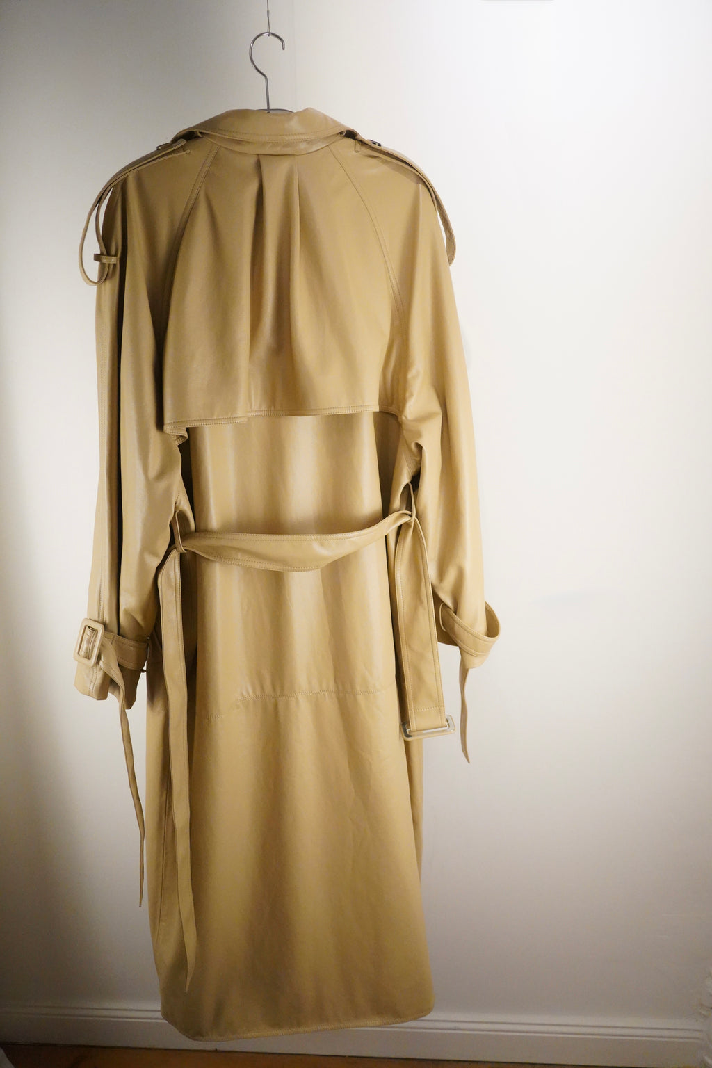 Matériel Tbilisi langer Kunstleder-Trenchcoat