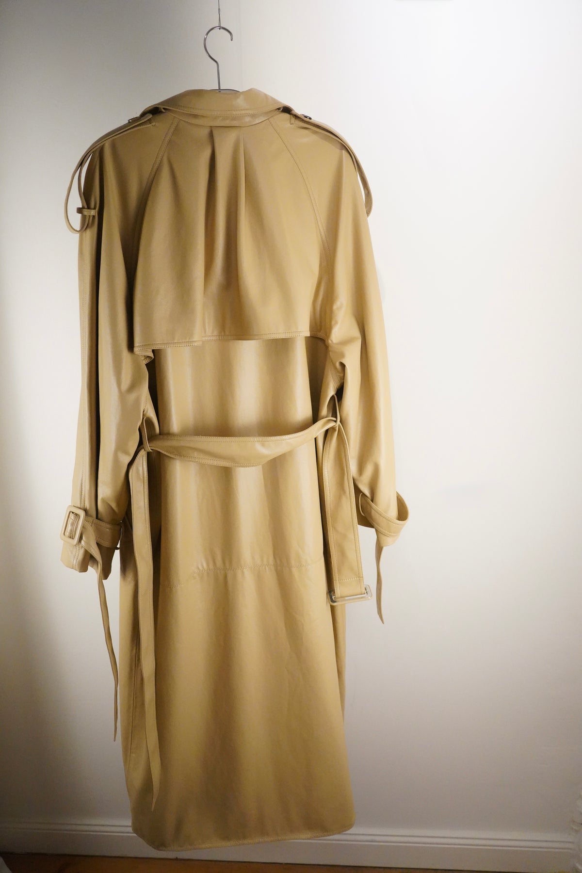 Matériel Tbilisi langer Kunstleder-Trenchcoat