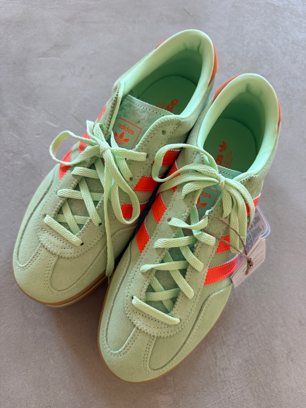 adidas Originals – Gazelle Stack – Sneaker | grün/neonorange |Gr. 39 1/2