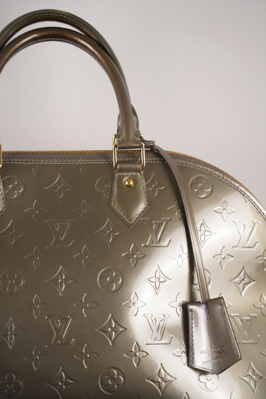 LOUIS VUITTON Vernis ALMA GM