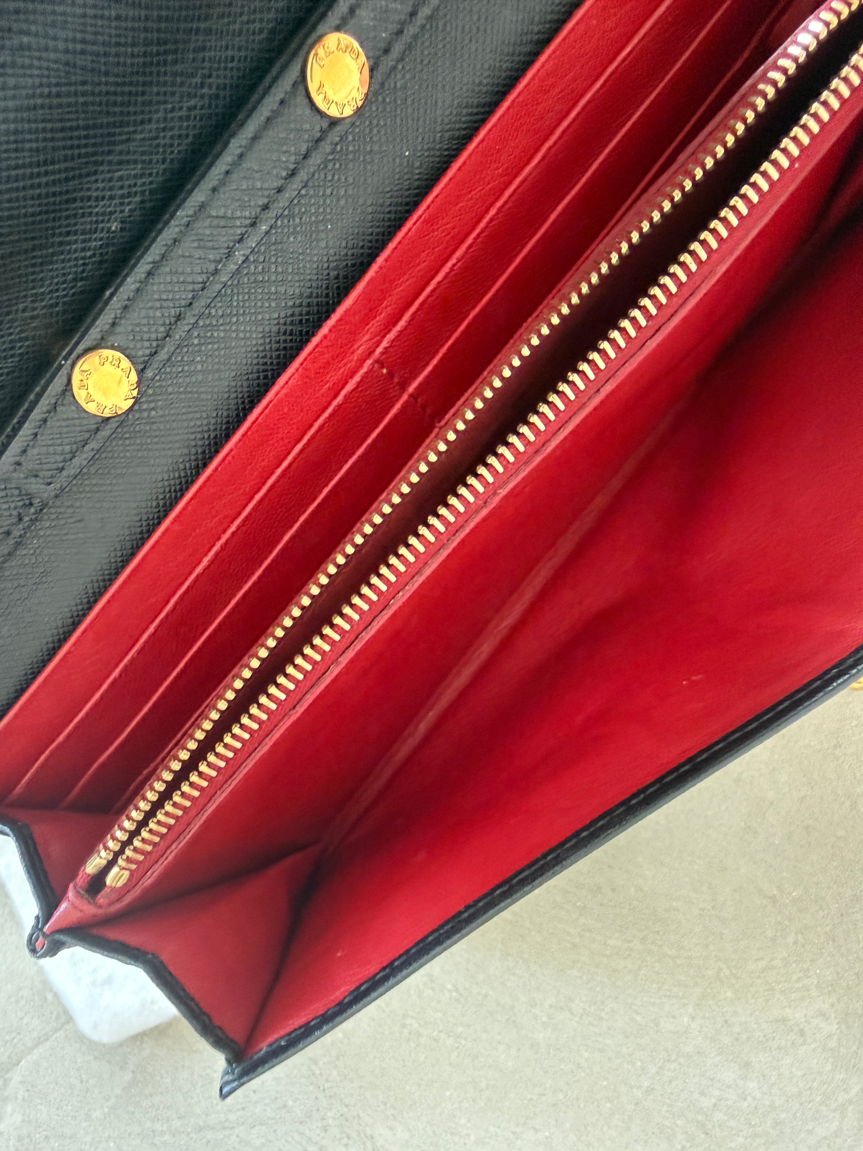 PRADA Wallet on Chain/ Clutch